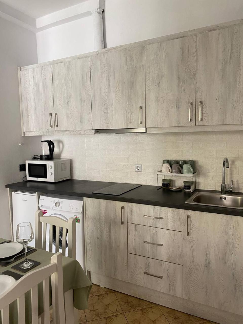 Happy Apartment Sarandë Esterno foto